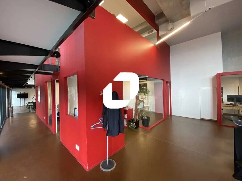 Office in Bordeaux for sale - Interior Photo - Image 2 of 8