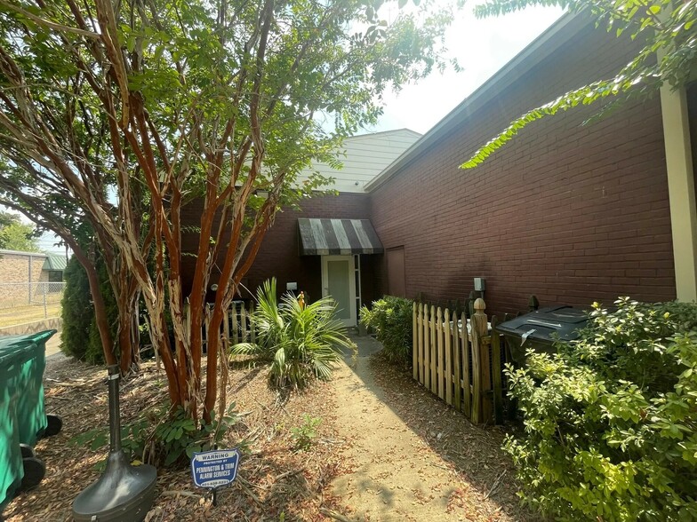 151 E Center St, Canton, MS for sale - Building Photo - Image 3 of 6