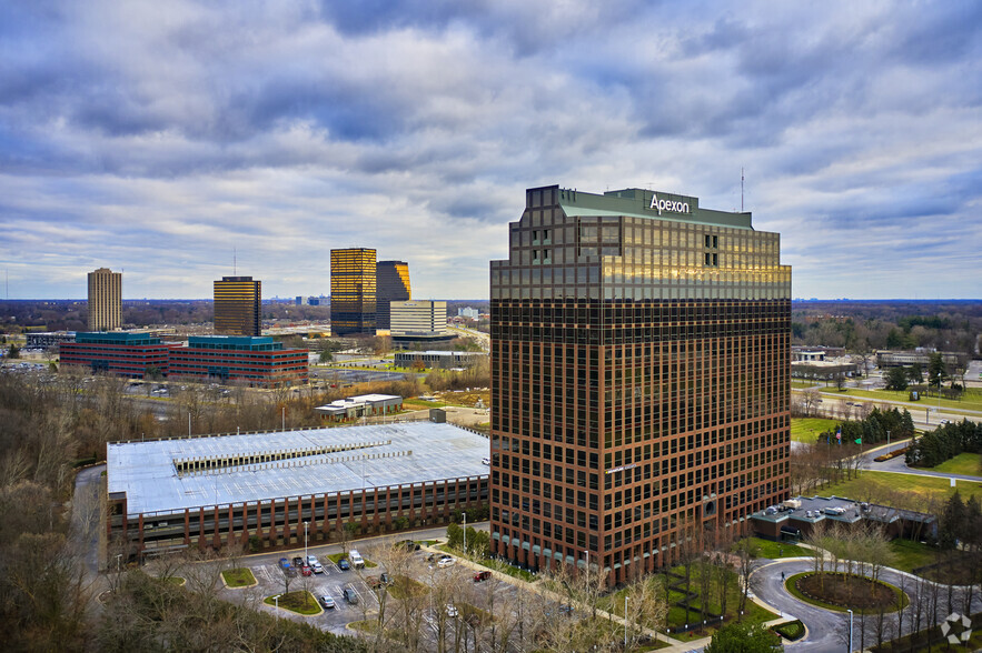 One Towne Sq, Southfield, MI for lease - Aerial - Image 3 of 8
