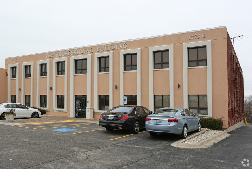 1275 E Butterfield Rd, Wheaton, IL for lease - Primary Photo - Image 3 of 4