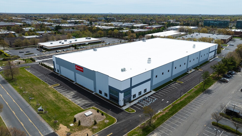 49 Wireless Blvd, Hauppauge, NY for lease - Building Photo - Image 3 of 3