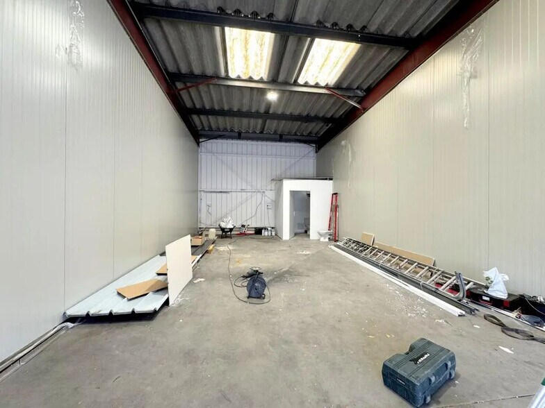 Flex in Conflans-Sainte-Honorine for lease - Building Photo - Image 3 of 13