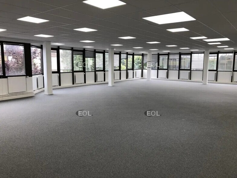 Flex in Nanterre for lease - Interior Photo - Image 2 of 14