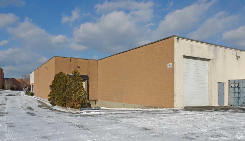 1000 Prime Pl, Hauppauge, NY for lease - Building Photo - Image 2 of 5