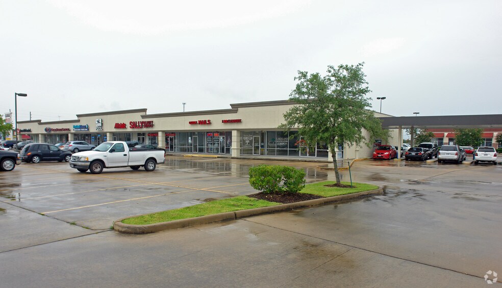 4105 N Dowlen Rd, Beaumont, TX 77706