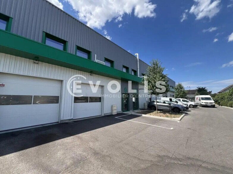 12 Rue Léopha, Mions for lease - Building Photo - Image 3 of 20