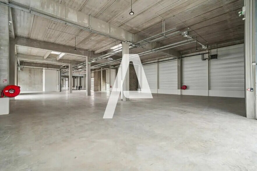 Flex in Vitry-sur-Seine for lease - Building Photo - Image 2 of 5