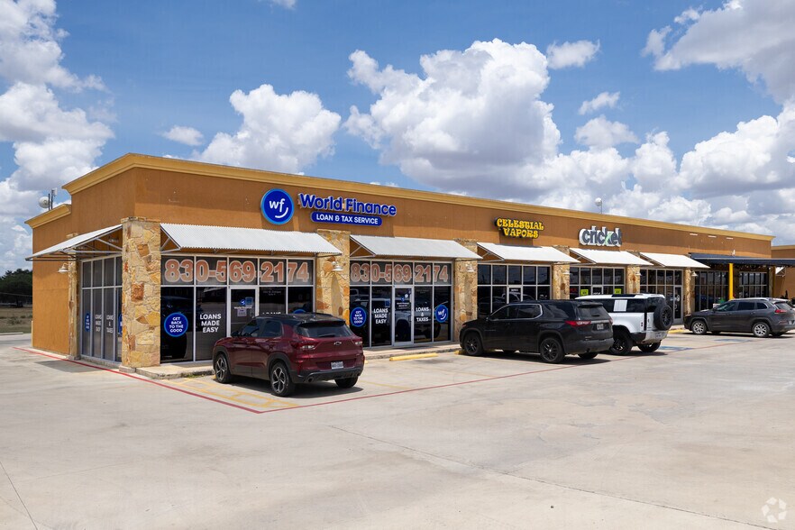 1416 W Oaklawn Rd, Pleasanton, TX for sale - Primary Photo - Image 1 of 1