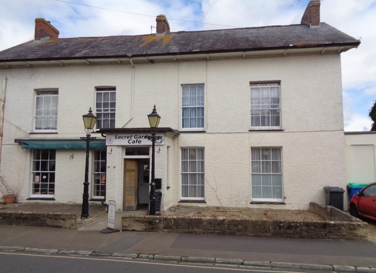 19 Holyrood St, Chard for sale - Primary Photo - Image 1 of 1