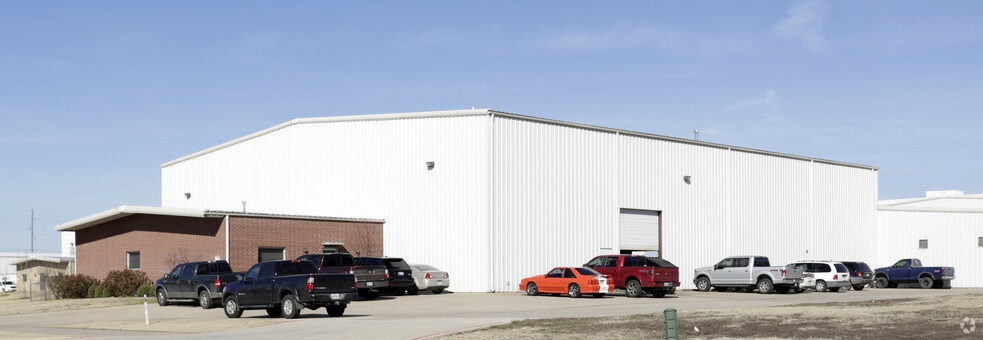 3621 Shelby Ln, Denton, TX for lease - Building Photo - Image 2 of 18
