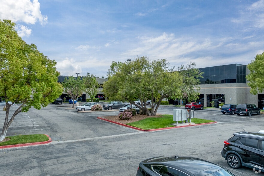 26074 Avenue Hall, Valencia, CA for lease - Building Photo - Image 2 of 7