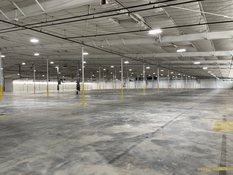 325 US Highway 80, Sunnyvale, TX for lease - Building Photo - Image 2 of 2