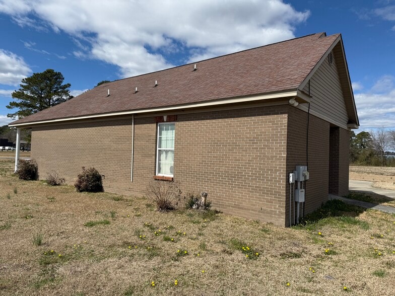 111 Fontana St, Clinton, NC for lease - Building Photo - Image 3 of 12