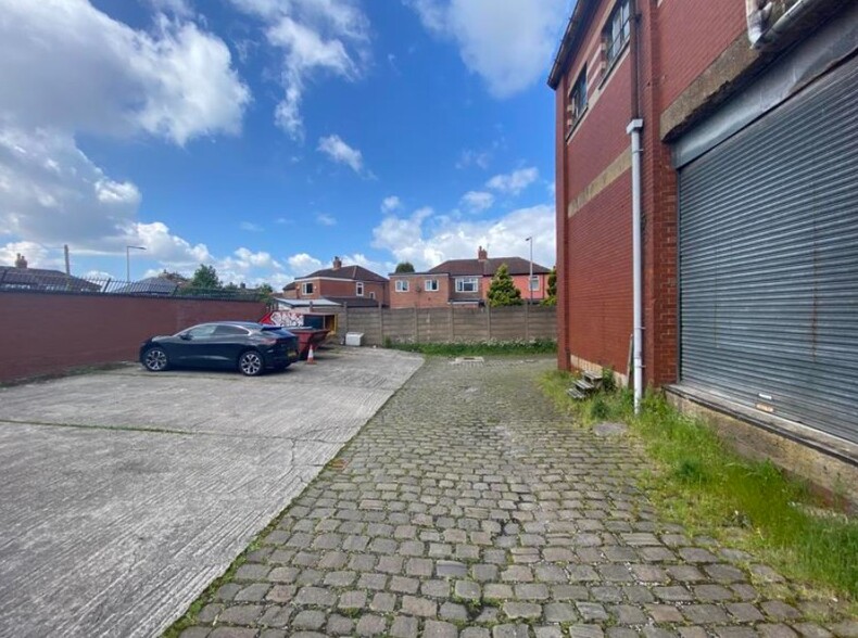 215 Gorton Rd, Stockport for sale - Building Photo - Image 3 of 9