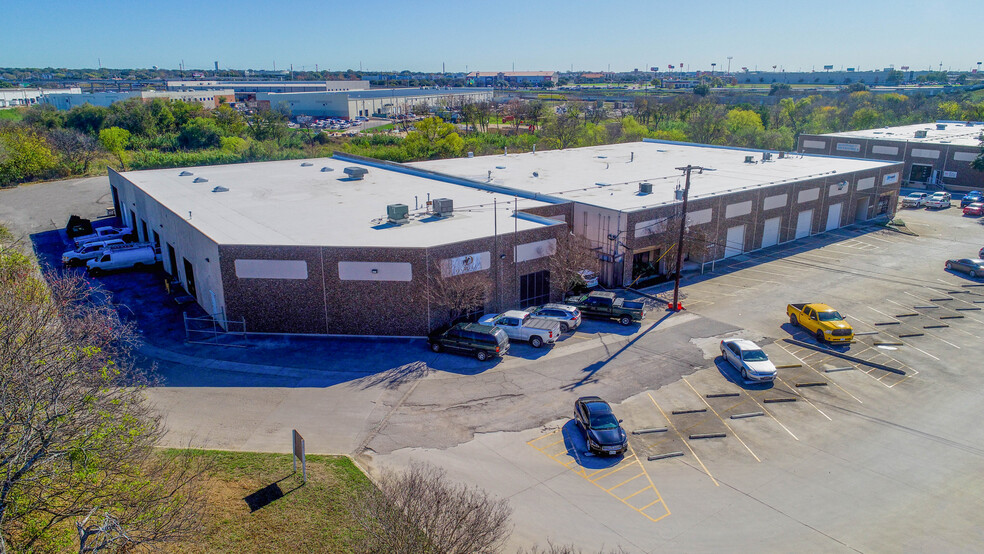 4441-4447 Centergate St, San Antonio, TX for lease - Building Photo - Image 1 of 7