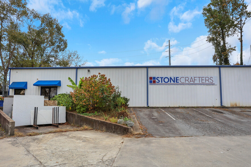 1385 English St NW, Atlanta, GA for sale - Building Photo - Image 1 of 31