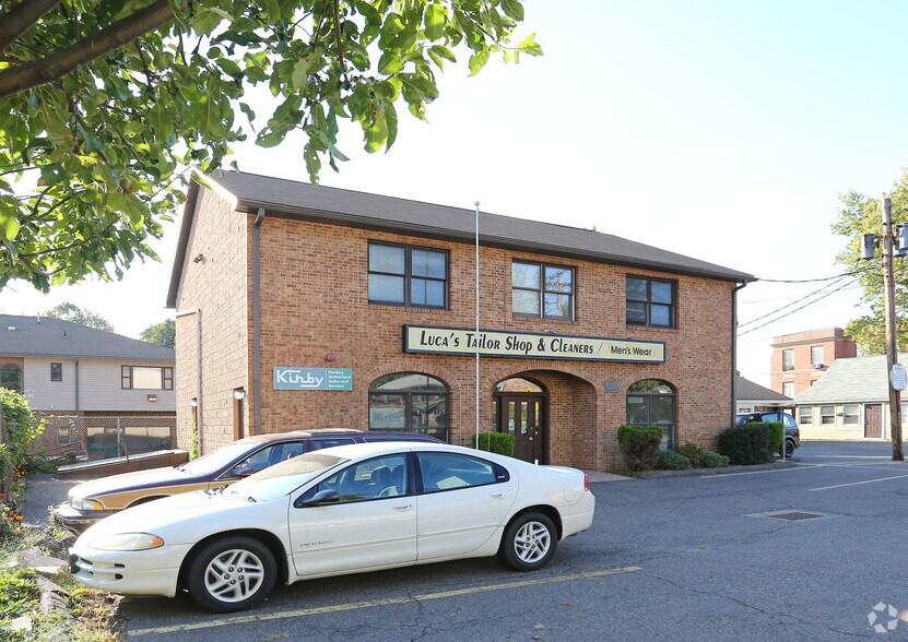 180182 Spruce St, Manchester, CT 06040