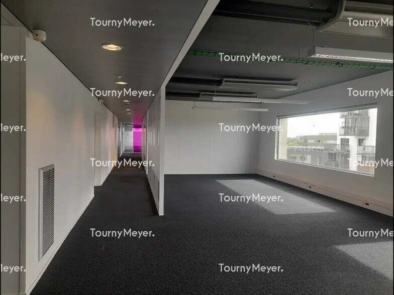 Office in Saint-Jacques-de-la-Lande for lease - Interior Photo - Image 3 of 6