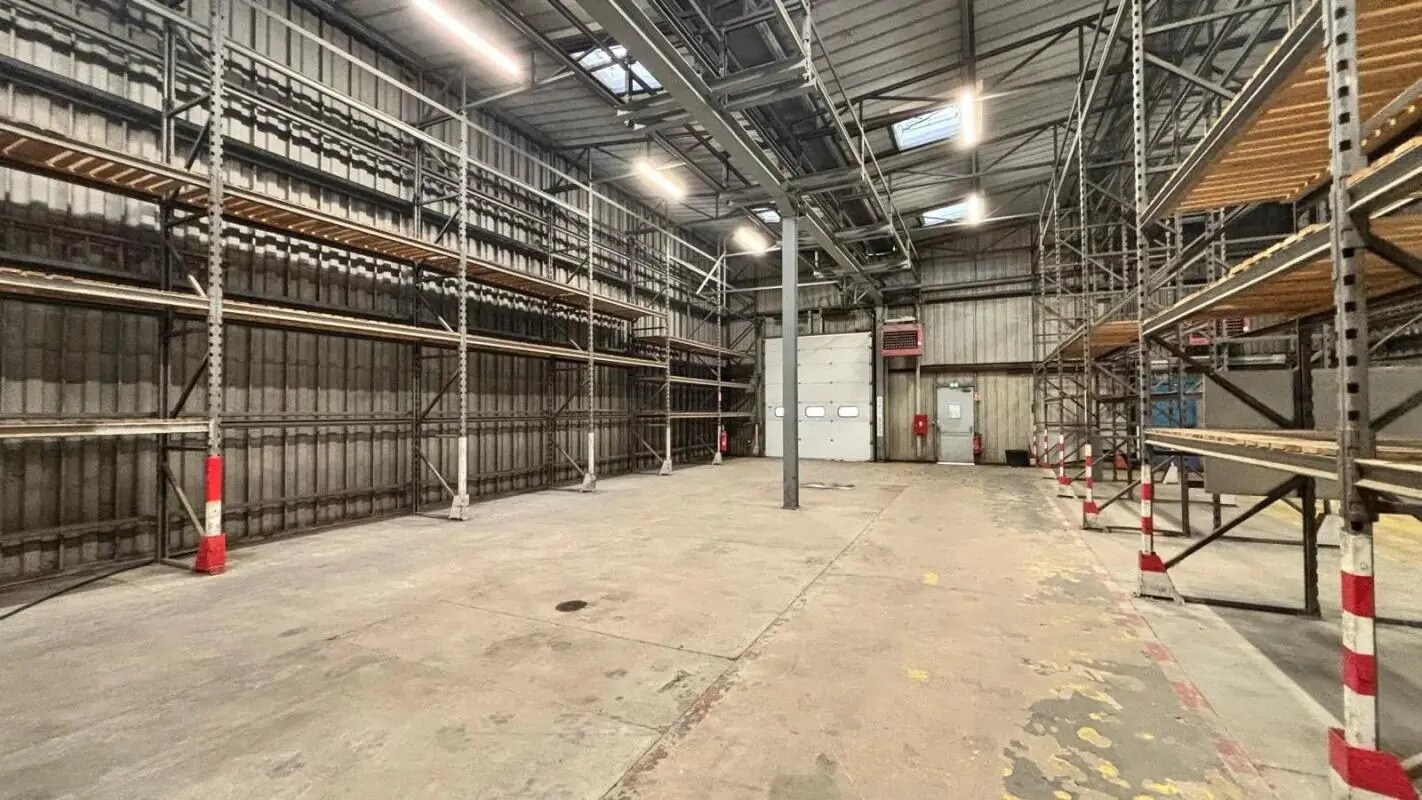 2 Rue Des Osiers, Coignières for lease Building Photo- Image 1 of 9