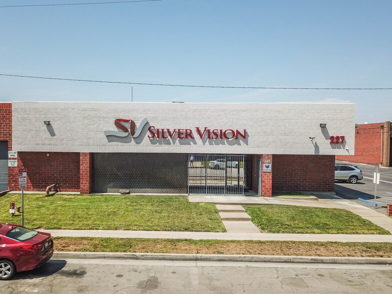 227 W 140th St, Los Angeles, CA for lease - Building Photo - Image 1 of 15