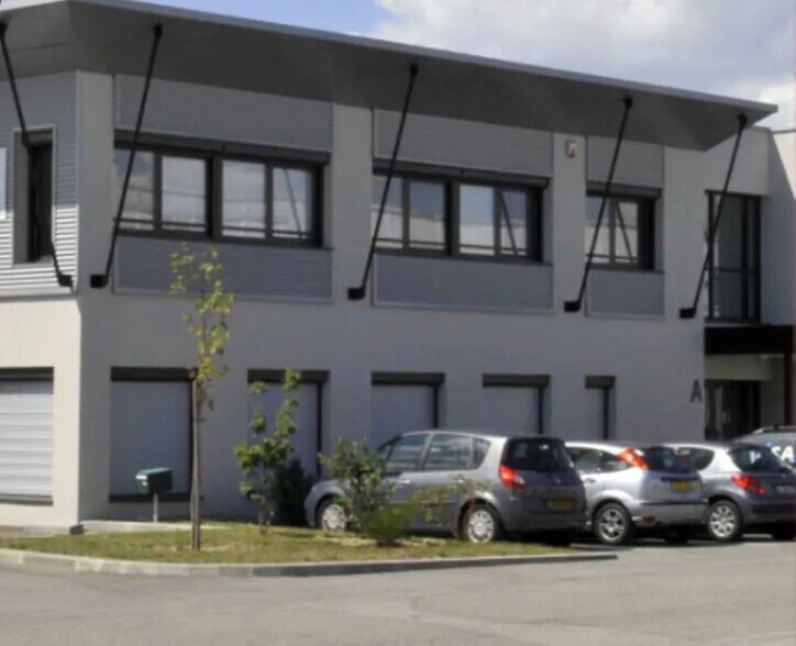 Office in Saint-Priest for lease - Building Photo - Image 2 of 19