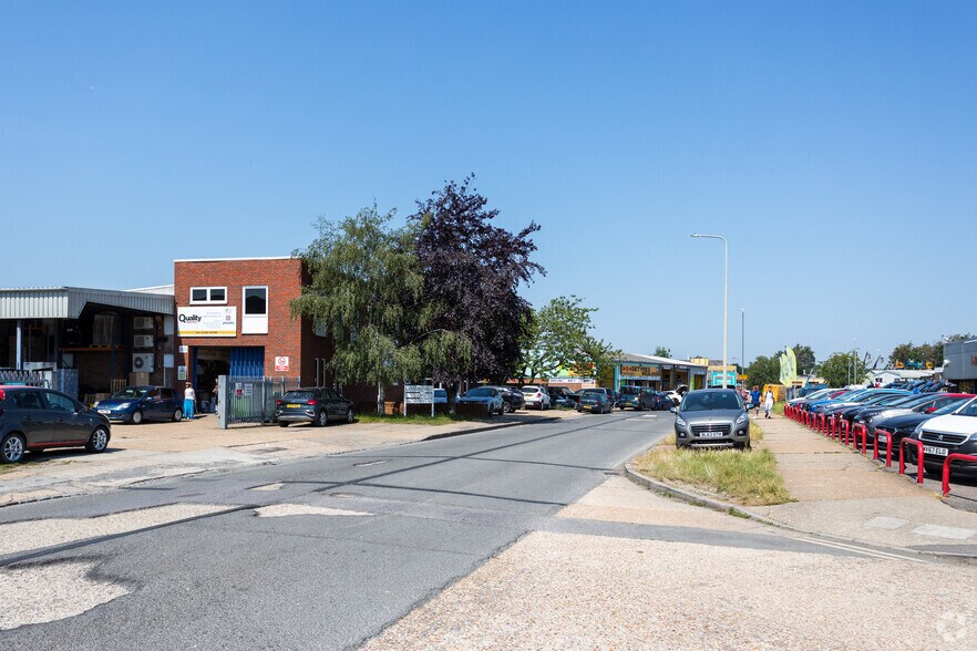 Building 1 70 South Rd, Hailsham for sale - Neighborhood Photo - Image 3 of 3