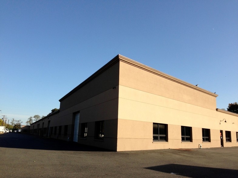 41 Heisser Ln, Farmingdale, NY for lease - Building Photo - Image 1 of 18