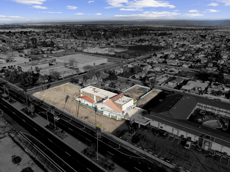 276 Union Ave, Bakersfield, CA for sale - Aerial - Image 1 of 16