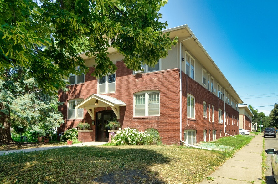 1702 Laurel Ave, Saint Paul, MN for sale - Primary Photo - Image 1 of 27