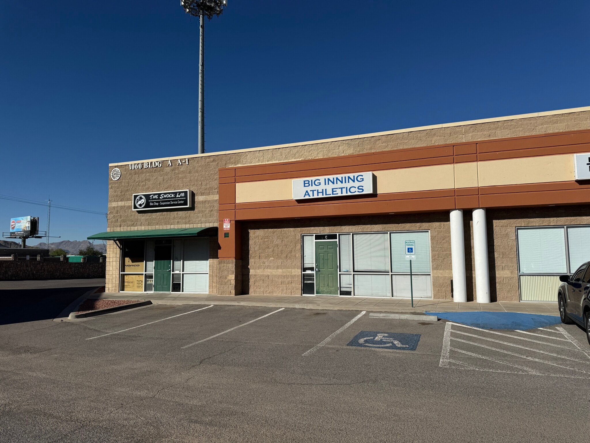 1060 Doniphan Park Cir, El Paso, TX for lease Building Photo- Image 1 of 1