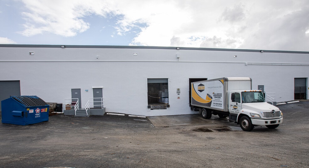 3555-3569 NW 53rd Ct, Fort Lauderdale, FL for lease - Building Photo - Image 3 of 34