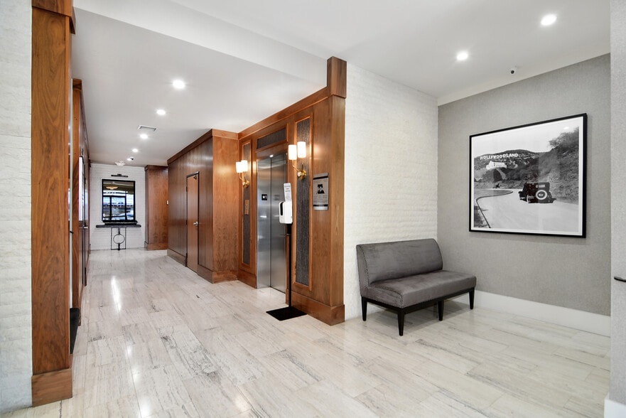 8721 W Sunset Blvd, West Hollywood, CA for lease - Building Photo - Image 3 of 10