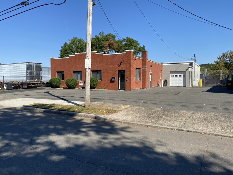 16 Custer St, West Hartford, CT for lease - Building Photo - Image 2 of 25