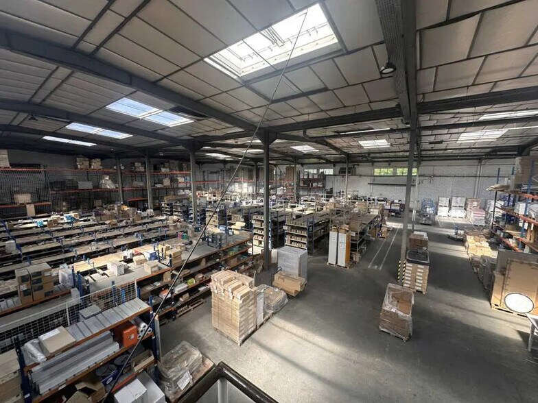 Flex in Vaulx-en-Velin for lease - Interior Photo - Image 1 of 8