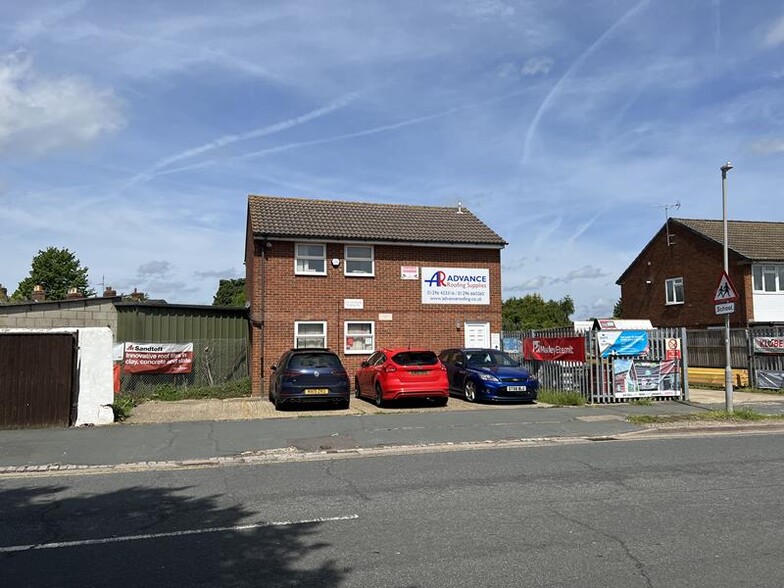 96 Dunsham Ln, Aylesbury for sale - Building Photo - Image 1 of 1