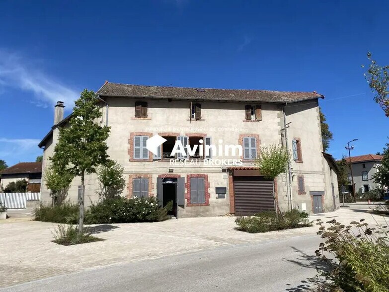 Retail in Orléat for sale - Building Photo - Image 1 of 7