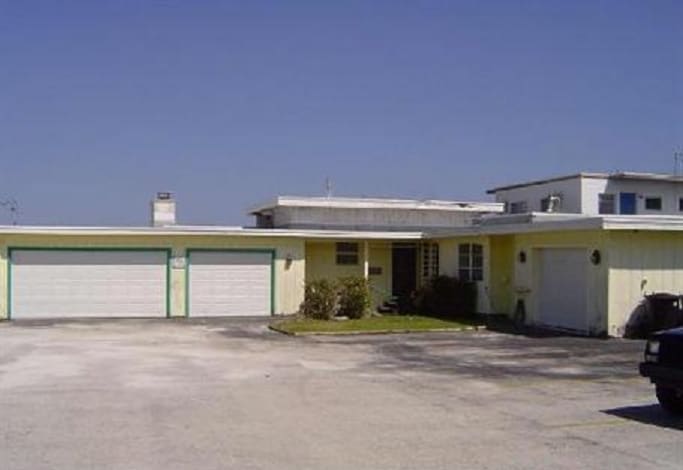 946 Seaway Dr, Fort Pierce, FL for sale - Primary Photo - Image 1 of 3