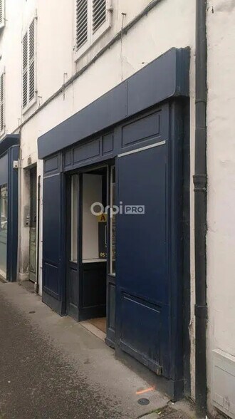 Retail in Pau for lease - Building Photo - Image 3 of 4