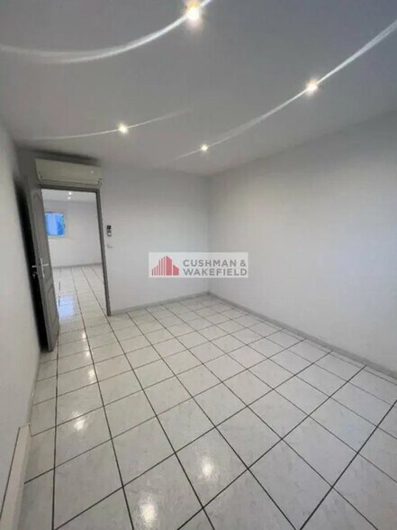 Office in Nîmes for lease - Interior Photo - Image 3 of 3