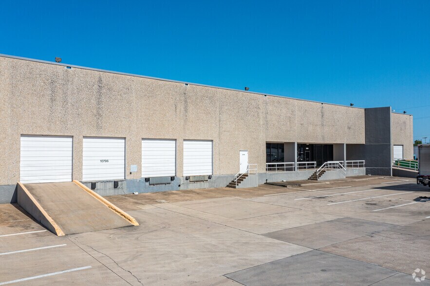 10790-10804 N Stemmons Fwy, Dallas, TX for lease - Building Photo - Image 3 of 6
