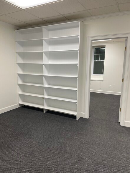 680 Village Trce NE, Marietta, GA for lease - Interior Photo - Image 2 of 12