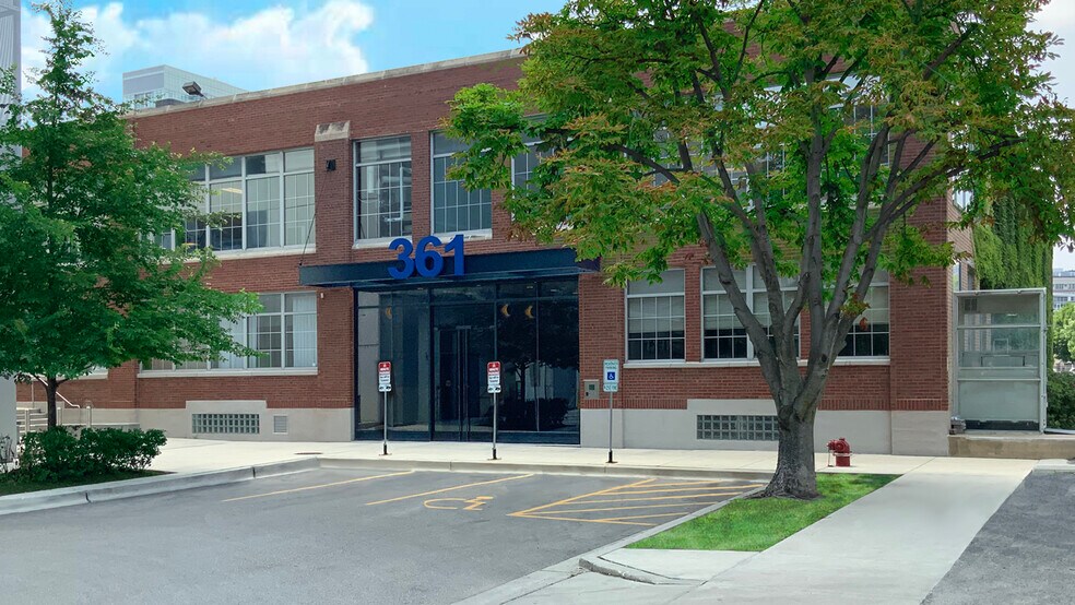 361 W Chestnut St, Chicago, IL for lease - Building Photo - Image 2 of 19