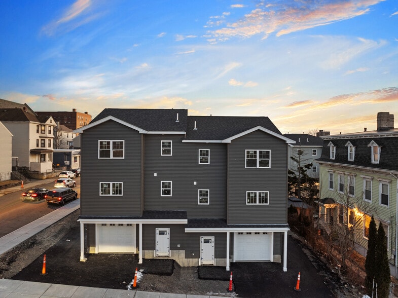 206 Durfee St, Fall River, MA for sale - Building Photo - Image 1 of 17