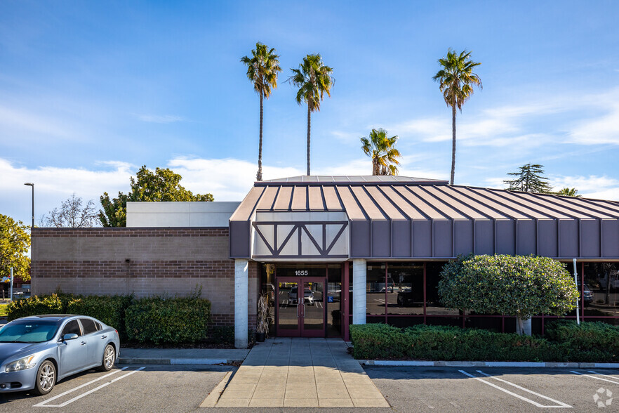 1655 Hollenbeck Ave, Sunnyvale, CA for lease - Building Photo - Image 2 of 10