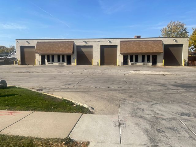 8316-8318 S 77th Ave, Bridgeview, IL for lease - Building Photo - Image 2 of 11