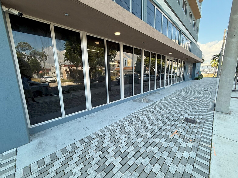 1110 NW 1st St, Miami, FL for lease - Building Photo - Image 3 of 16