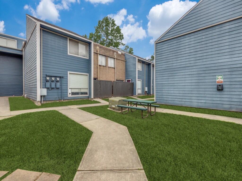 311 Gladstell St, Conroe, TX for sale Building Photo- Image 1 of 1