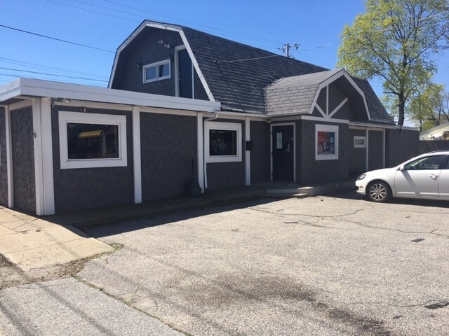 562 Newport Ave, Pawtucket, RI for sale Primary Photo- Image 1 of 1