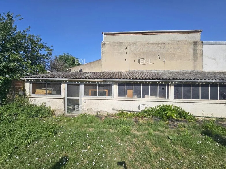 Flex in Maisons-Alfort for sale - Building Photo - Image 2 of 19