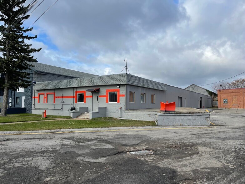 60 Clyde Ave, Buffalo, NY for sale - Building Photo - Image 1 of 1